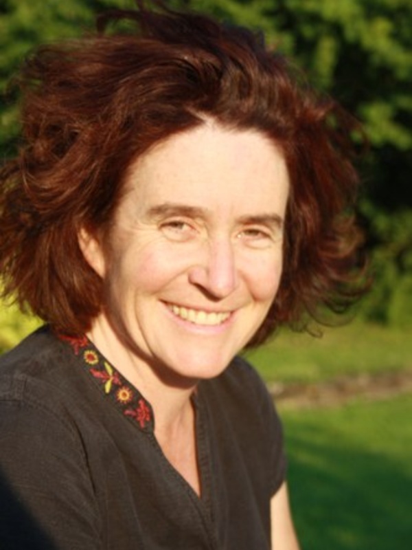 Dr Romola  Davenport